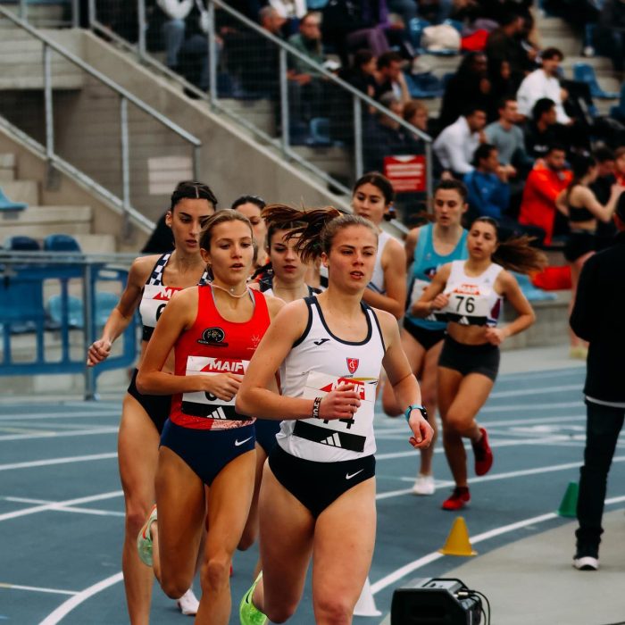 Julia Ravet sur le 1500m aux championnats de France espoirs 2023 à Miramas @yann_lgl