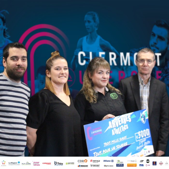 Remise du chèque du Arvernes Athletivcs - CAA