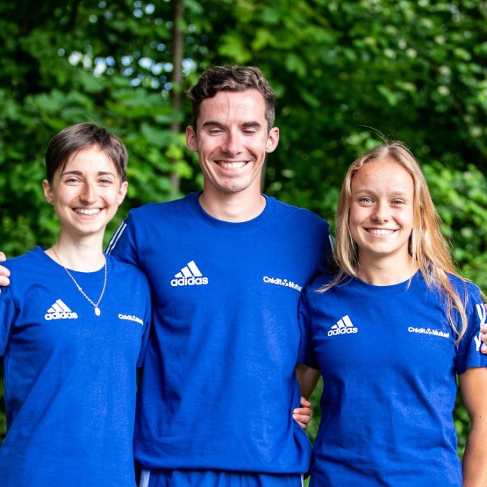 Margot Dajoux; Quentin Meyleu et Pauline Trocellier, en tenue de l'équipe de France